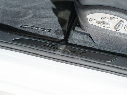 Certified 2026 Porsche Macan Turbo AWD/4WD image 12