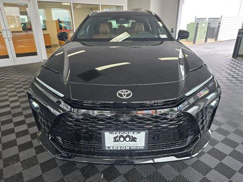 New 2025 Toyota Crown Signia Limited image 8