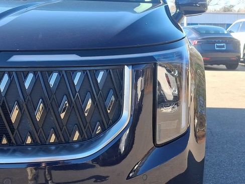 Used 2025 Kia Carnival image 11