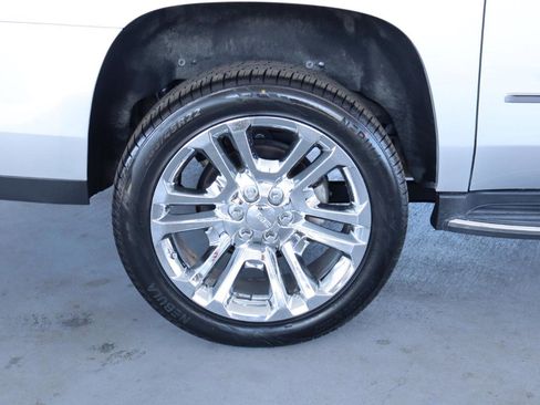 Used 2020 GMC Yukon XL SLT w/ Premium Edition RWD image 5