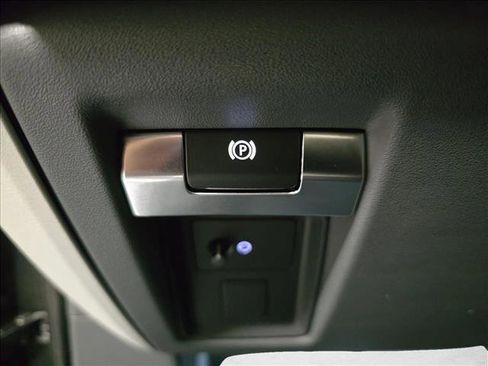 Used 2024 Land Rover Defender 130 S image 26