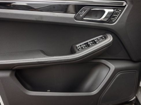 Certified 2024 Porsche Macan image 15