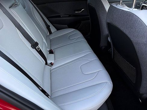 Certified 2025 Hyundai Elantra Limited FWD image 28