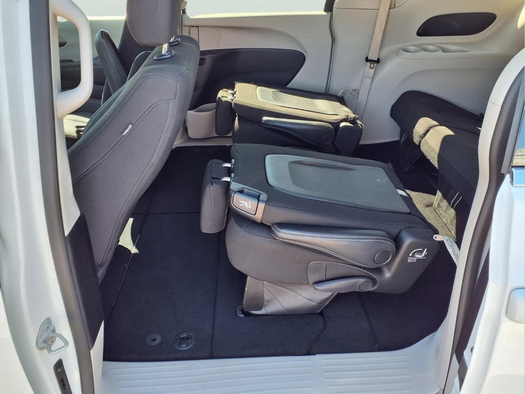 Used 2023 Chrysler Voyager LX FWD image 24