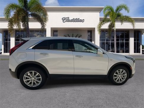 Certified 2023 Cadillac XT4 Luxury w/ Cold Weather Package image 16