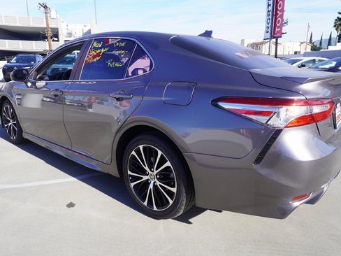 Certified 2020 Toyota Camry SE w/ Carpet Mat Package image 4