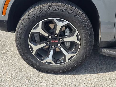 Used 2026 GMC Yukon AT4 AWD/4WD image 11