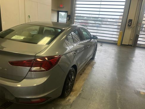 Used 2019 Hyundai Elantra SE FWD image 10