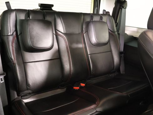 Used 2025 Jeep Wrangler Rubicon w/ Convenience Group AWD/4WD image 12