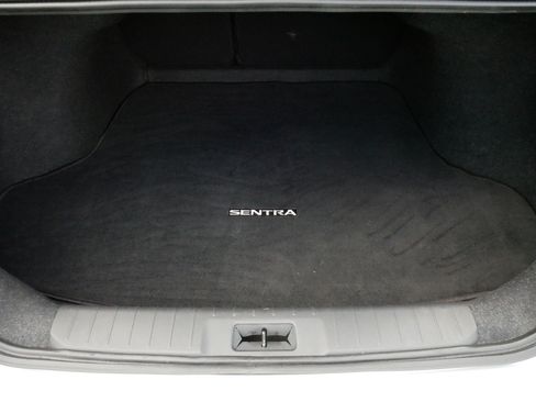 Used 2021 Nissan Sentra SV FWD image 18