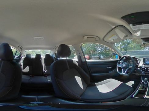 Used 2025 Nissan Sentra SV FWD image 40