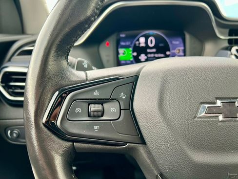 Used 2022 Chevrolet Bolt EUV Premier w/ Sun & Sound Package image 18