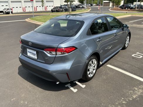 Used 2025 Toyota Corolla LE FWD image 10