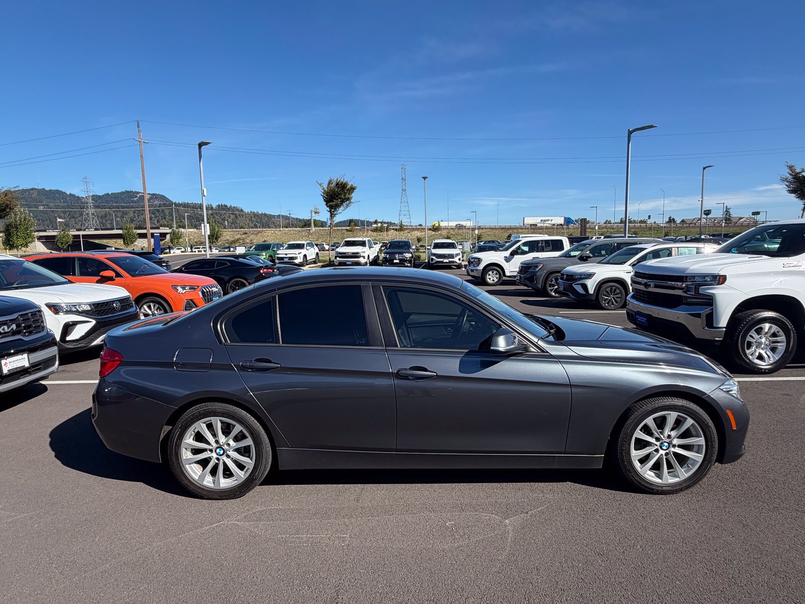 Used 2018 BMW 320i Sedan RWD image 6