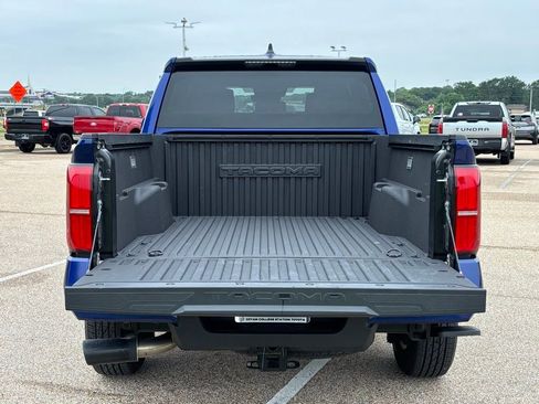 Used 2025 Toyota Tacoma SR5 AWD/4WD image 7