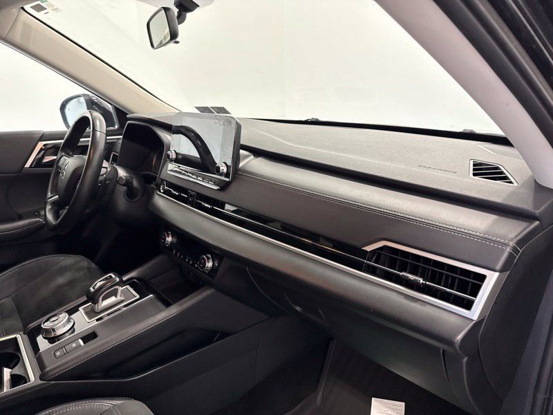 Used 2024 Mitsubishi Outlander SE AWD/4WD image 16