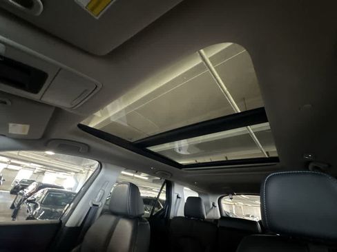 Used 2024 Honda Pilot Touring image 20