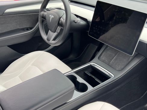 Used 2023 Tesla Model Y Long Range AWD/4WD image 33