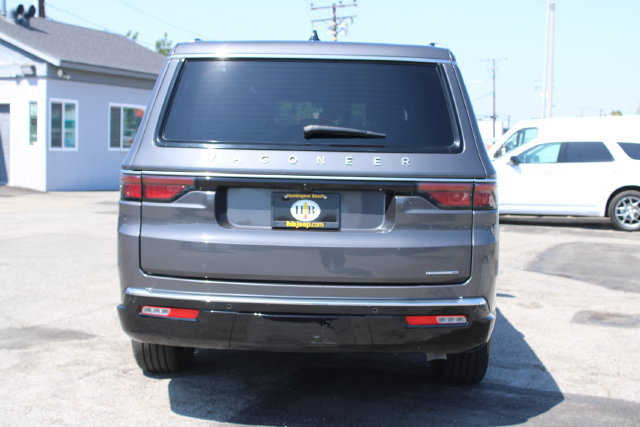 Used 2024 Jeep Wagoneer L Series II w/ Flexible Seating Group AWD/4WD image 4