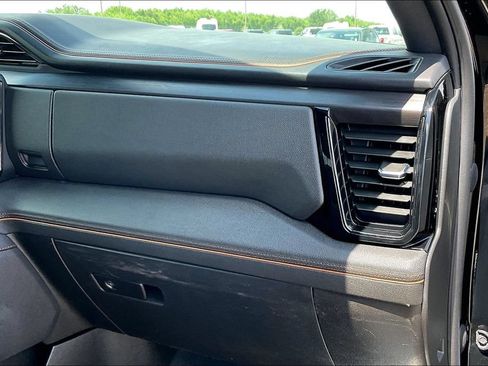 Used 2024 GMC Sierra 2500 AT4 w/ AT4 Premium Plus Package AWD/4WD image 23
