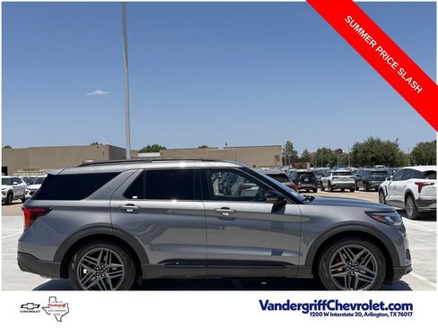 Used 2025 Ford Explorer ST AWD/4WD image 3