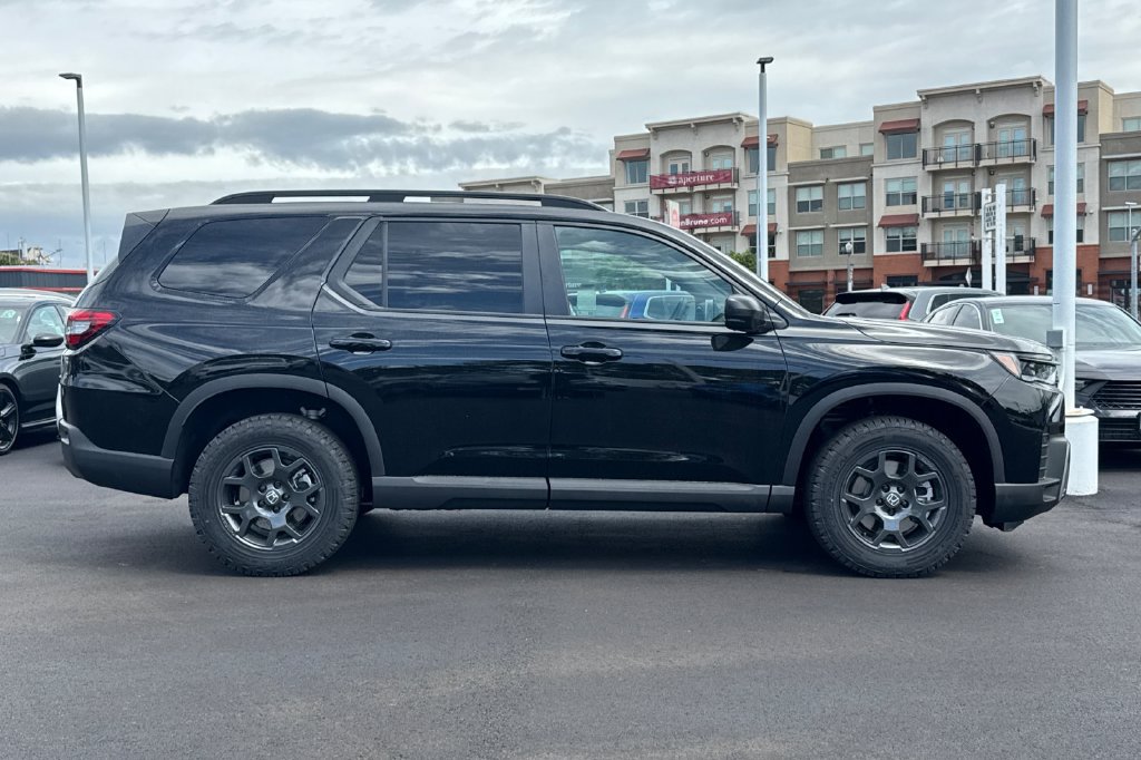 New 2026 Honda Pilot TrailSport image 3