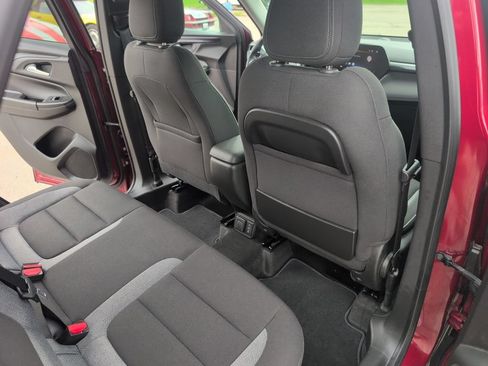 Used 2024 Chevrolet TrailBlazer LT w/ Convenience Package AWD/4WD image 13
