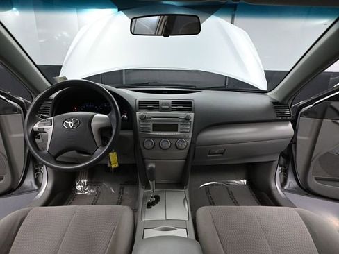 Used 2011 Toyota Camry LE image 22