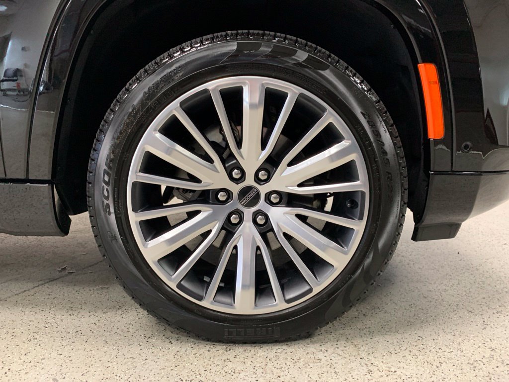 Used 2025 Jeep Wagoneer Series II AWD/4WD image 10