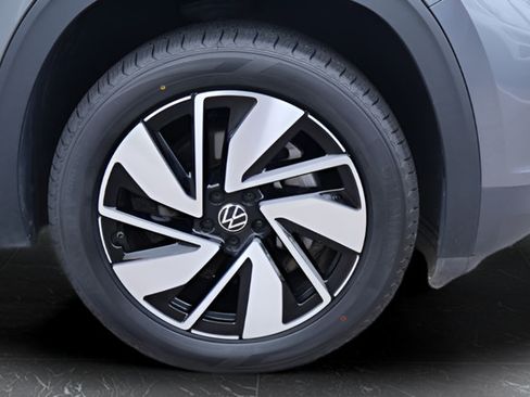 Certified 2025 Volkswagen Atlas SE AWD/4WD image 11