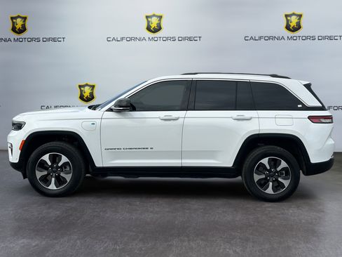 Used 2023 Jeep Grand Cherokee 4WD 4xe w/ Luxury Tech Group II image 2