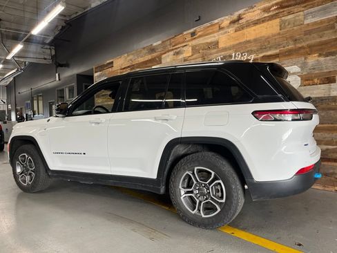 Used 2022 Jeep Grand Cherokee Trailhawk AWD/4WD image 11
