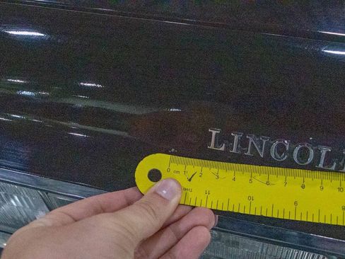Used 1988 Lincoln Town Car Signature RWD image 34
