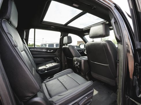 Used 2023 GMC Yukon XL Denali AWD/4WD image 46