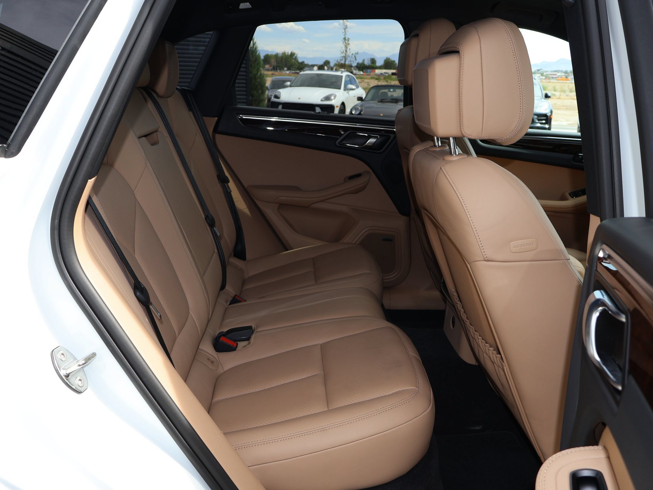 Certified 2026 Porsche Macan AWD/4WD image 31