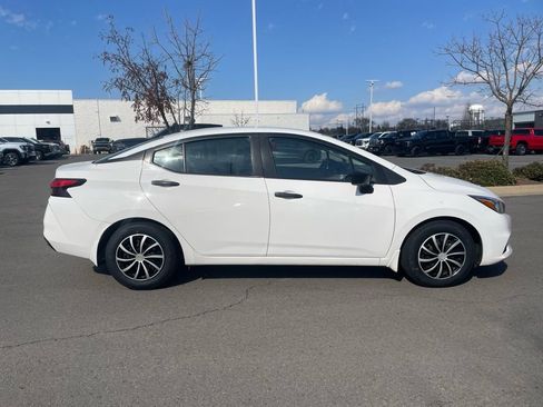 Used 2020 Nissan Versa S image 9