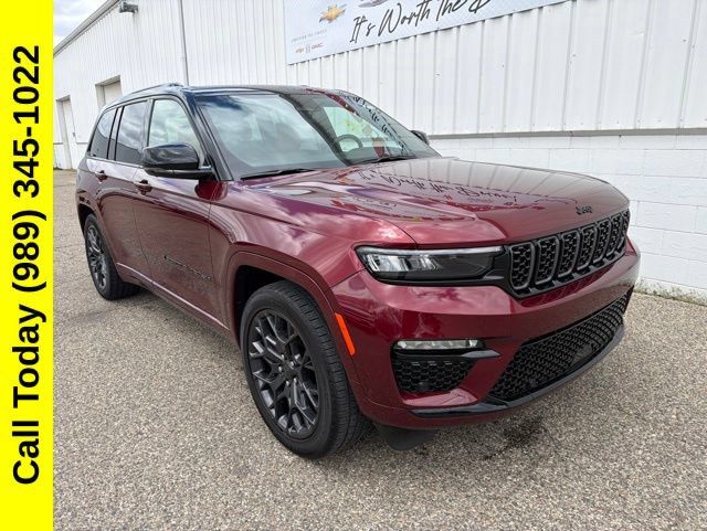 Used 2024 Jeep Grand Cherokee Summit AWD/4WD image 3