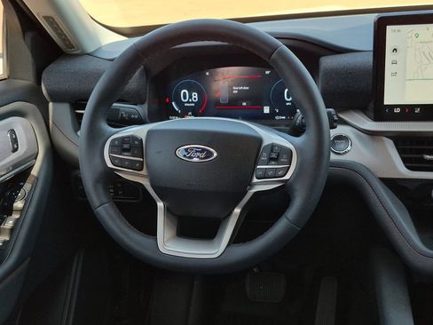 Used 2025 Ford Explorer Active w/ Active Comfort Package RWD image 11