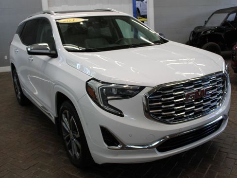Used 2018 GMC Terrain Denali w/ GMC Pro Grade Package AWD/4WD image 6