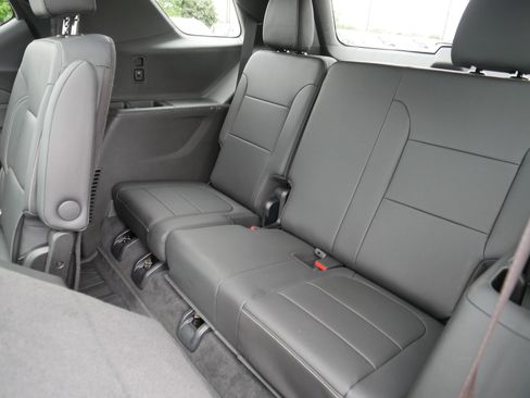 Used 2023 Chevrolet Traverse LT w/ LT Premium Package AWD/4WD image 33