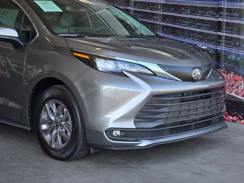 Certified 2026 Toyota Sienna XLE FWD image 2