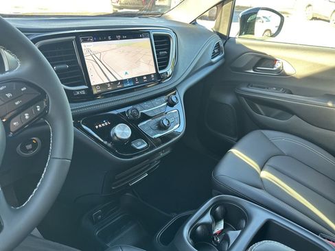 New 2026 Chrysler Pacifica Select image 74