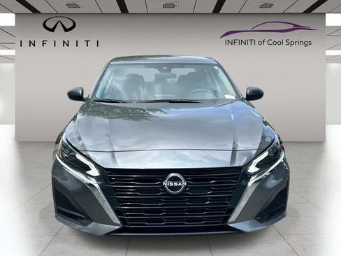 Used 2025 Nissan Altima 2.5 SV FWD image 2