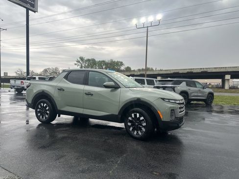 Certified 2025 Hyundai Santa Cruz SE image 3