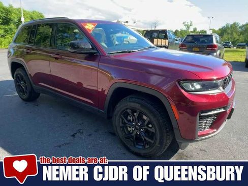 Used 2026 Jeep Grand Cherokee Altitude AWD/4WD image 2
