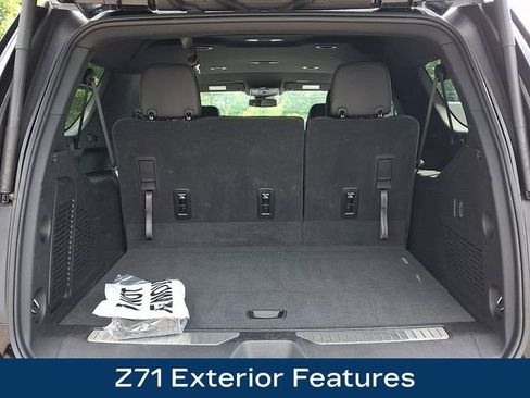 Used 2025 Chevrolet Suburban Z71 AWD/4WD image 31