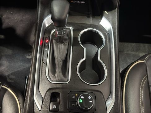 Used 2023 Chevrolet Traverse Premier image 35