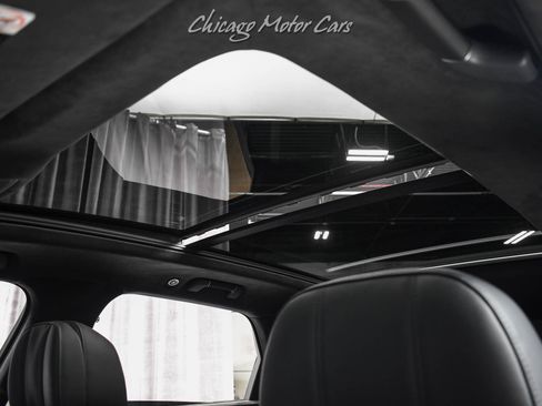 Used 2023 Bentley Bentayga Plug-In Hybrid image 21