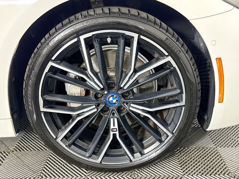 Used 2023 BMW 530e w/ M Sport Package image 31