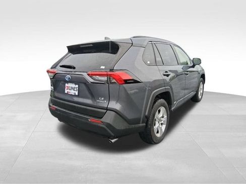 Used 2019 Toyota RAV4 LE w/ Carpet Mat Package AWD/4WD image 5